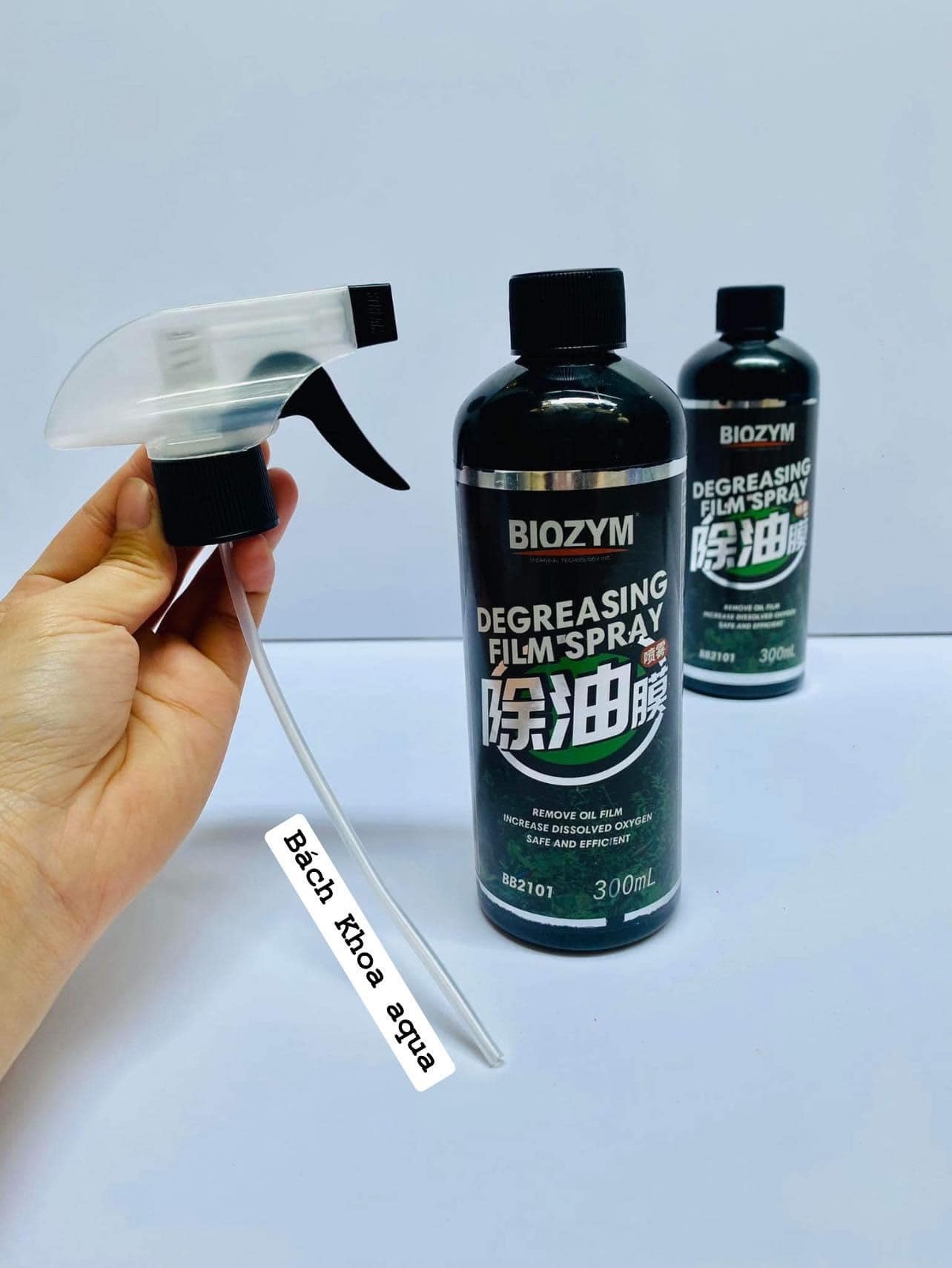Chai xịt Biozym xử lý váng bề mặt bể cá - 300ML