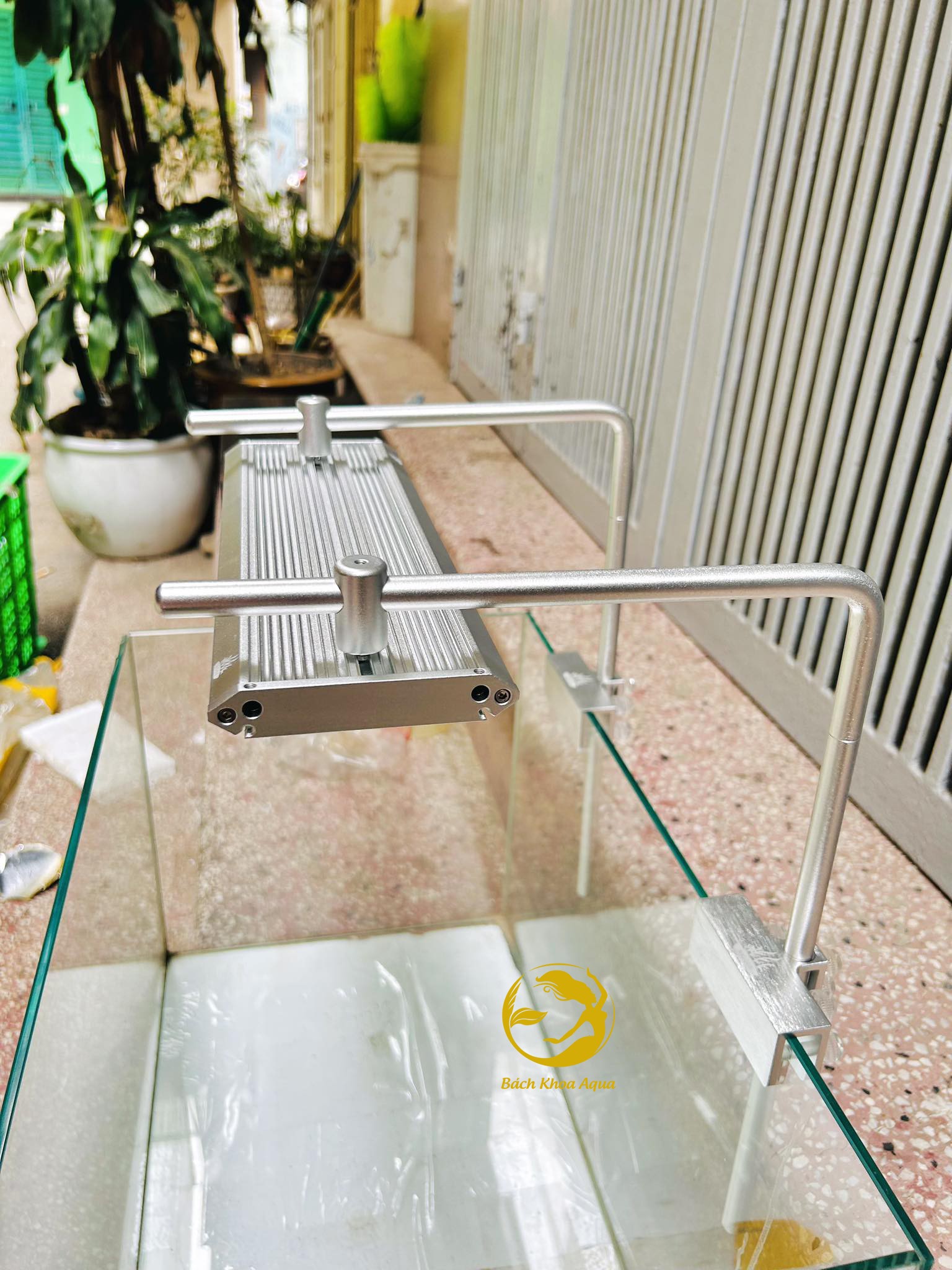 Chân treo đèn Week dạng tròn (bộ 2 cái) chất liệu hợp kim