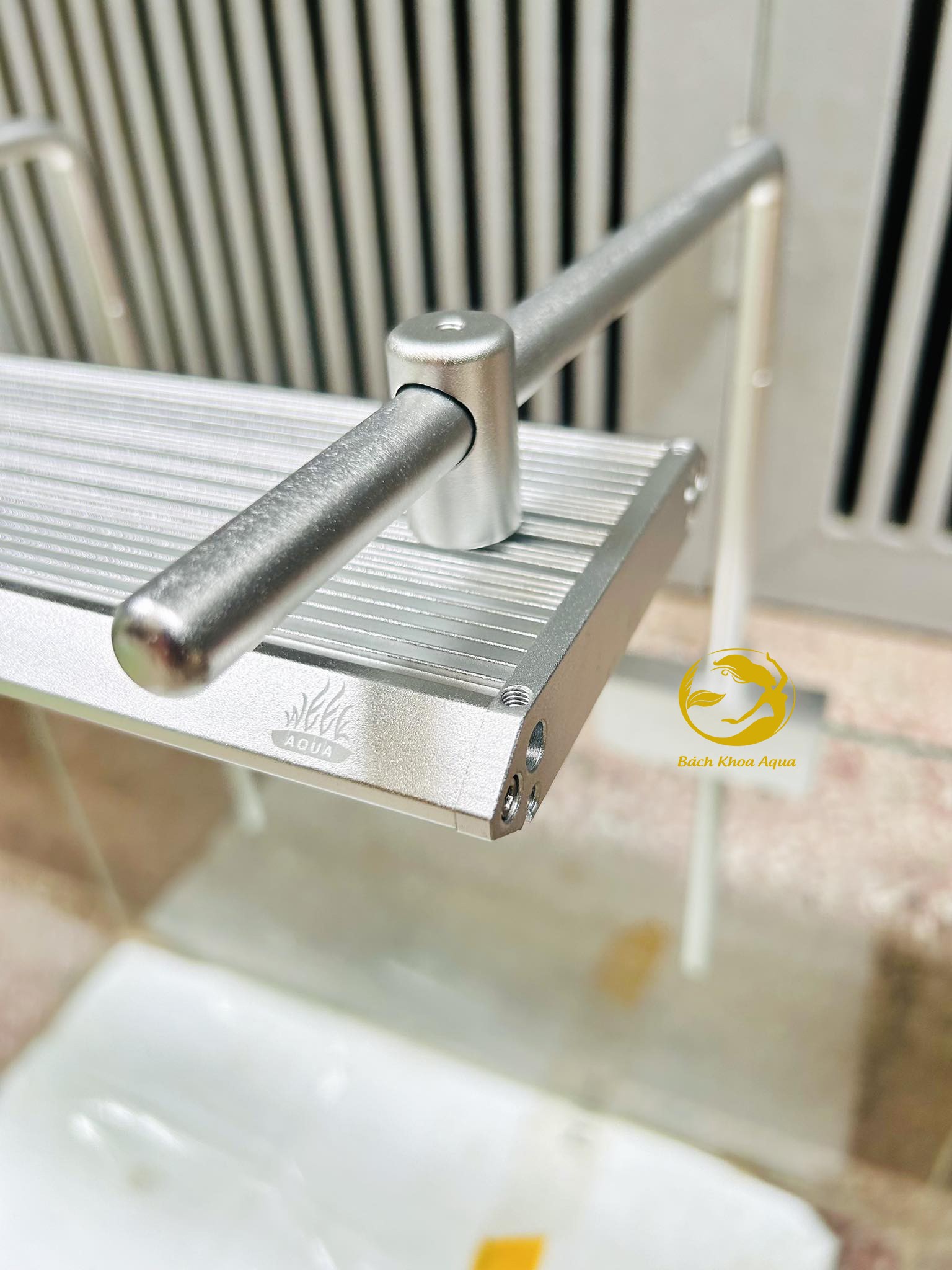 Chân treo đèn Week dạng tròn (bộ 2 cái) chất liệu hợp kim