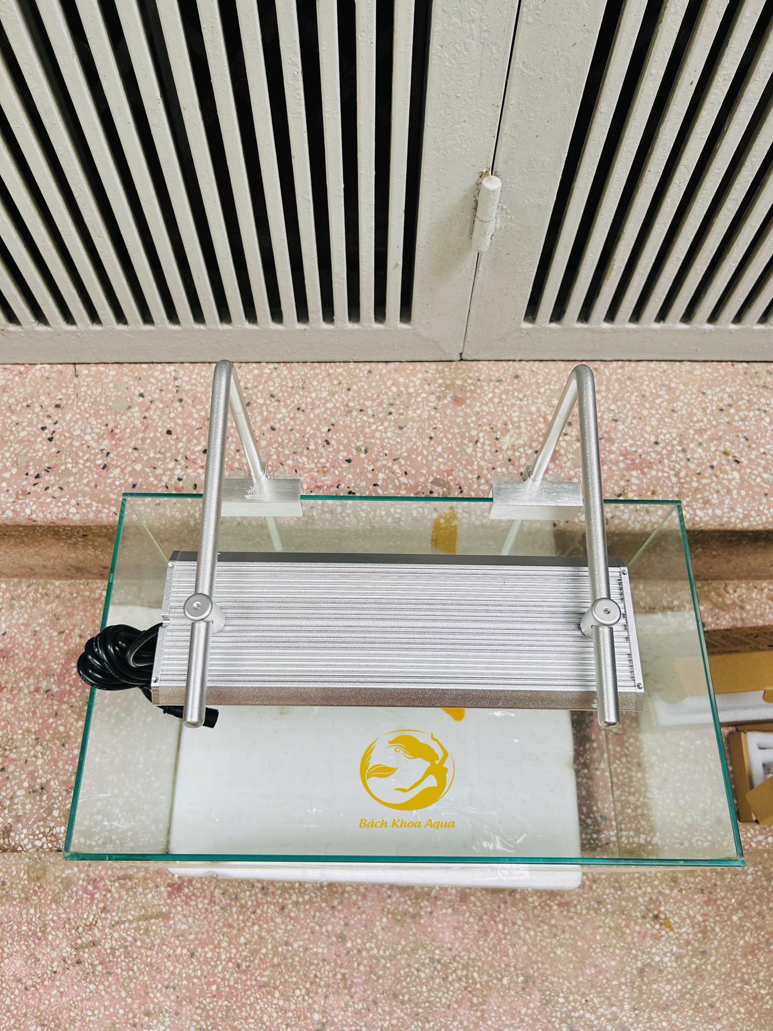 Chân treo đèn Week dạng tròn (bộ 2 cái) chất liệu hợp kim