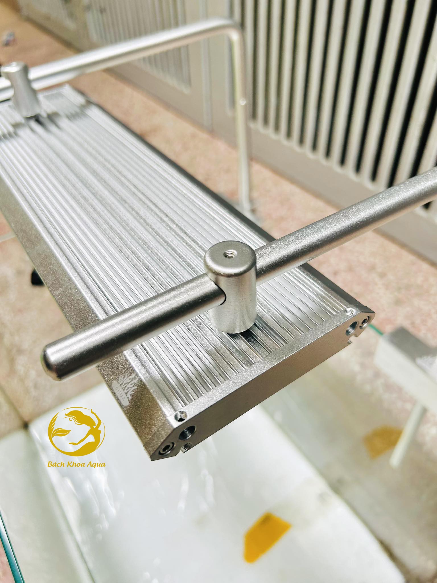 Chân treo đèn Week dạng tròn (bộ 2 cái) chất liệu hợp kim