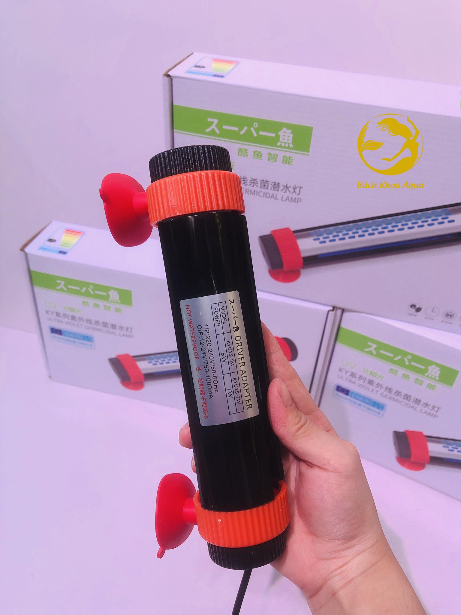 Đèn UV Nhật Bản giúp diệt rêu và khử khuẩn cho bể cá có hẹn giờ thông minh